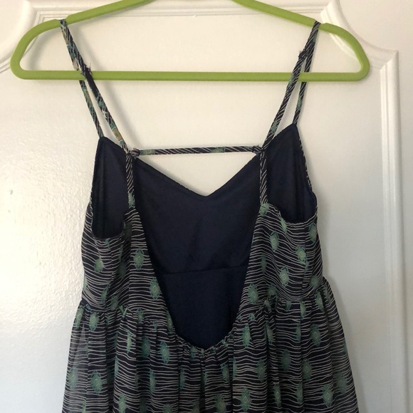 Women’s flowy open back dress - Picture 4 of 4